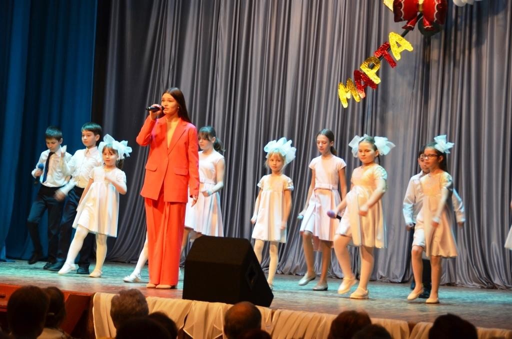 Вышневолоцким женщинам со сцены признавались в любви