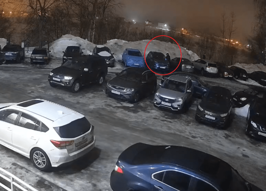 В Твери неизвестный пытался угнать дорогостоящий автомобиль