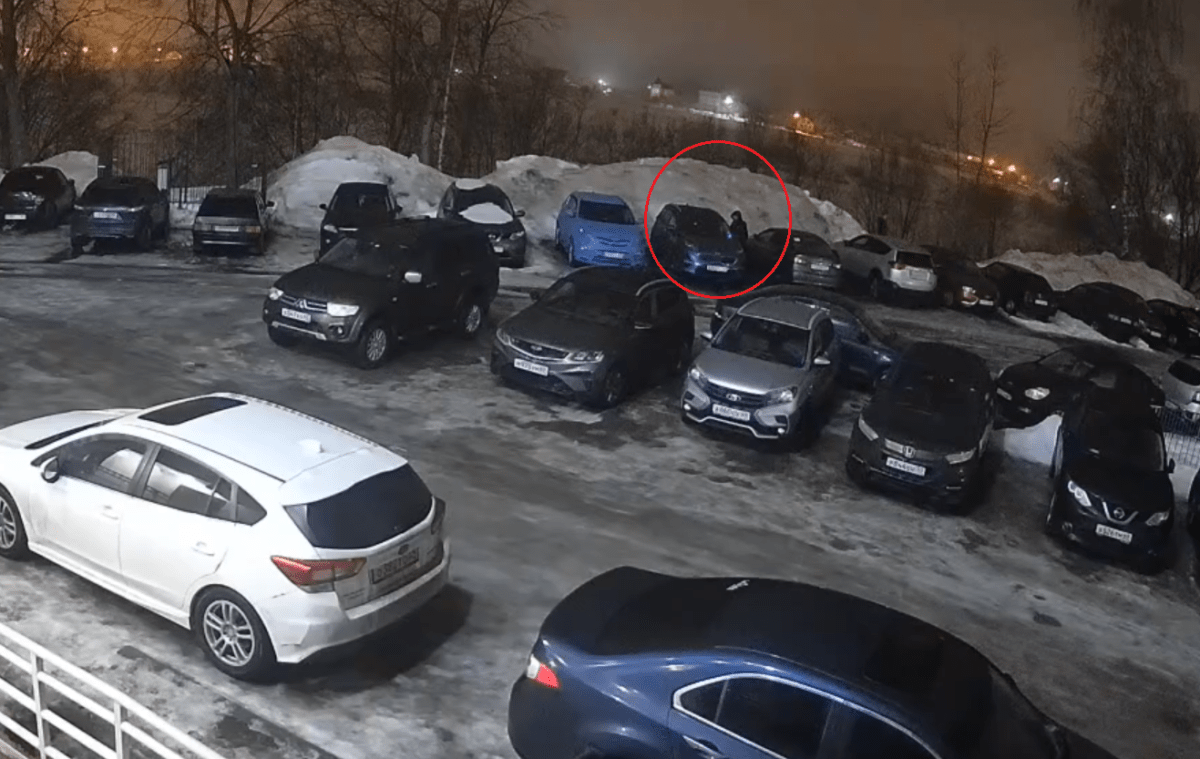 В Твери неизвестный пытался угнать дорогостоящий автомобиль