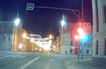 В Твери светофор со стрелкой «обманул» водителя