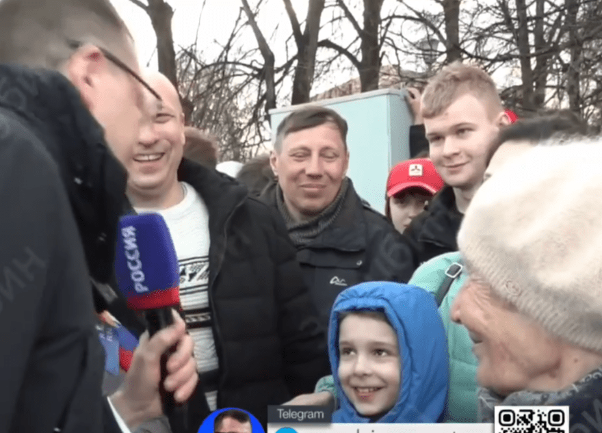 Владимир Путин пожал руку и поцеловал мальчика из Торжка