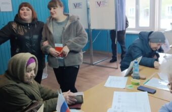 В Тверской области на выборы приходят молодожены, пенсионеры и бойцы В Тверской области на выборы приходят молодожены, пенсионеры и бойцы