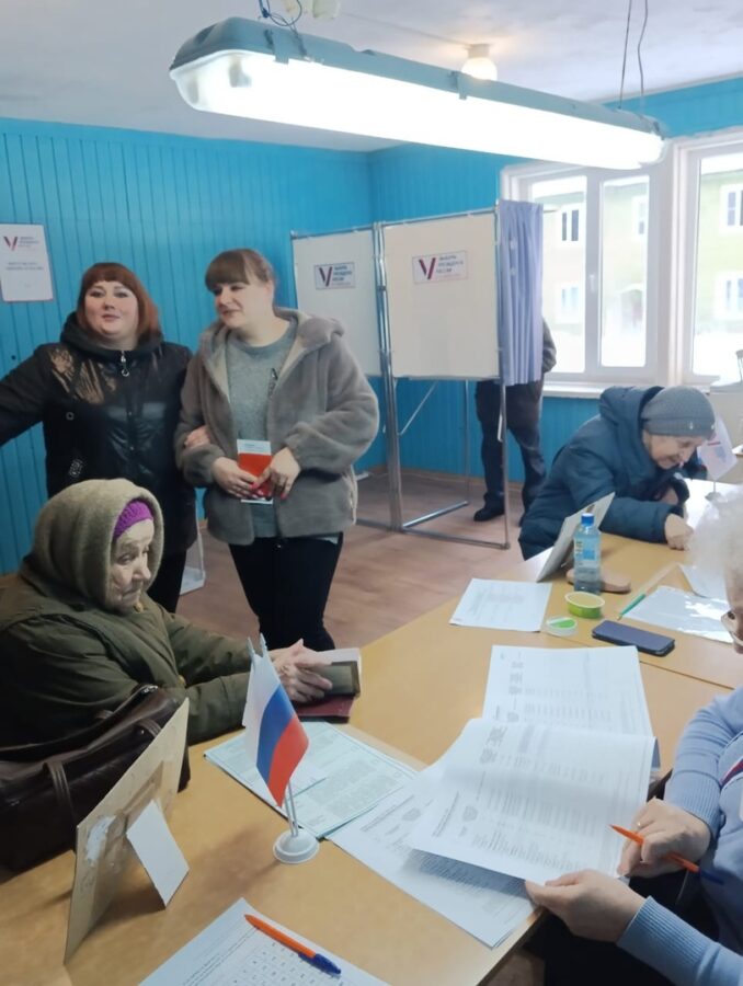 В Тверской области на выборы приходят молодожены, пенсионеры и бойцы