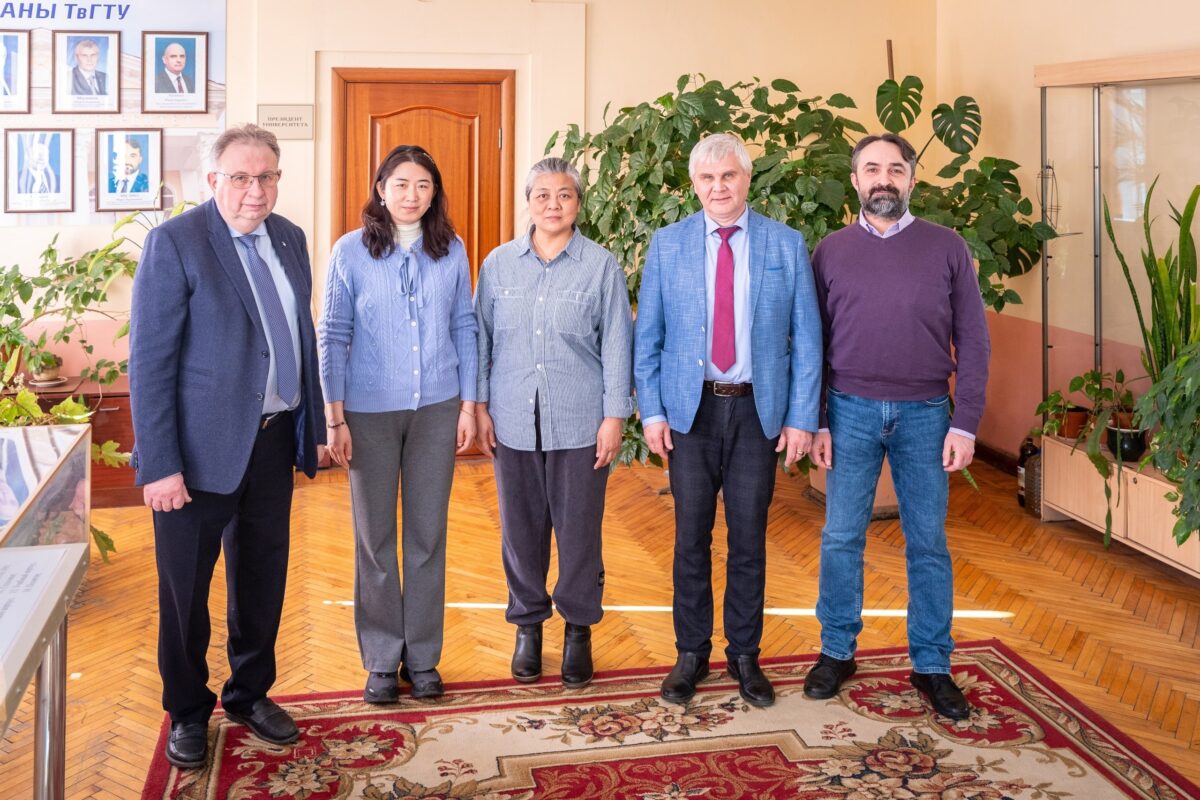 Ученые из Китайской Народной Республики и представители ТвГТУ обсудили сотрудничество в области изучения торфа