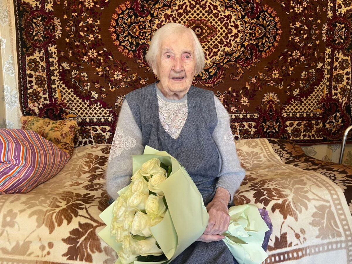 Игорь Руденя поздравил с вековым юбилеем труженицу тыла Анну Алексеевну Соколову