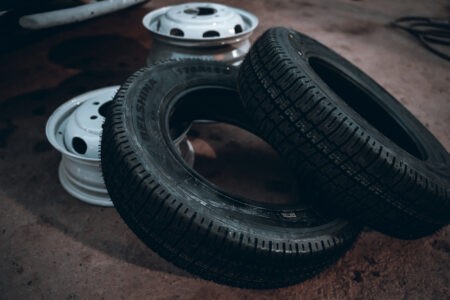 ГИБДД начала штрафовать автомобилистов за неправильные летние шины