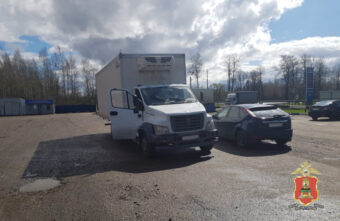 В Тверской области иностранец похитил из кабины грузовика телефоны дальнобойщиков