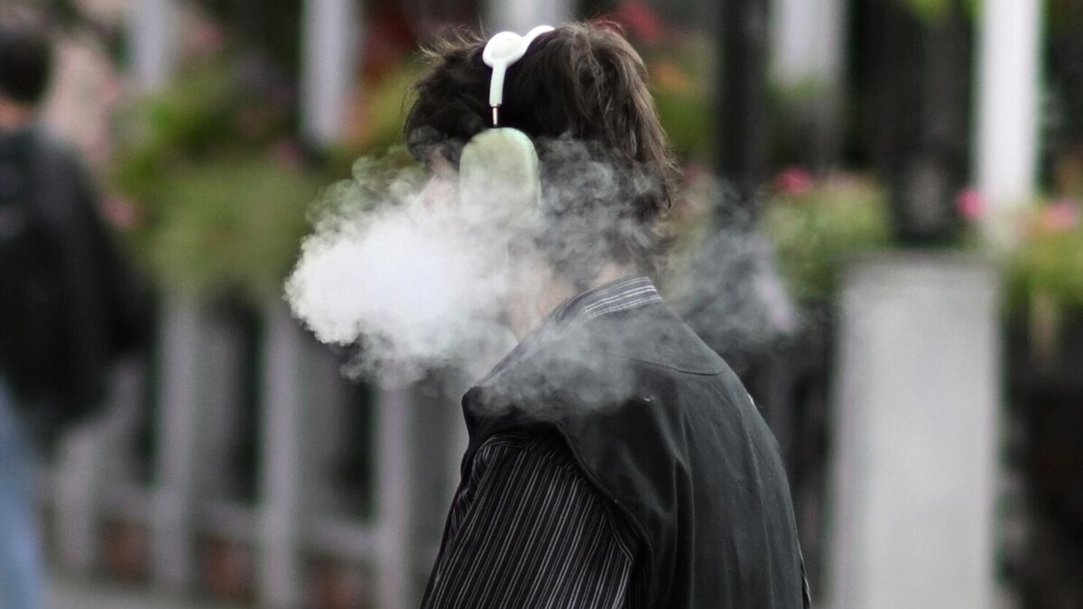 Стоматолог рассказал о причинах ожогов и инфекций во рту