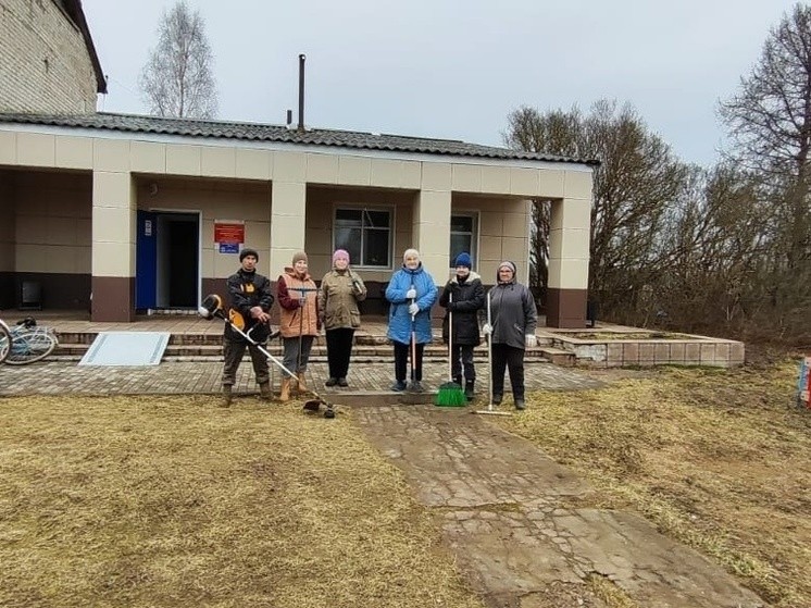 Субботник прошел в Андреапольском округе Тверской области