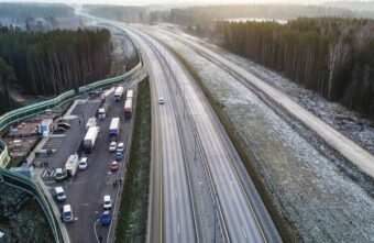 "Автодор" призвал автомобилистов не выезжать на М-11 в летней резине