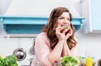 Врач перечислила людей, которые могут есть и не толстеть Врач перечислила людей, которые могут есть и не толстеть