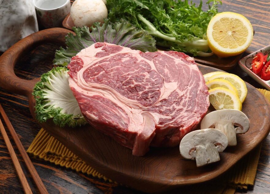 Врач назвала мясо, которое можно есть пожилым