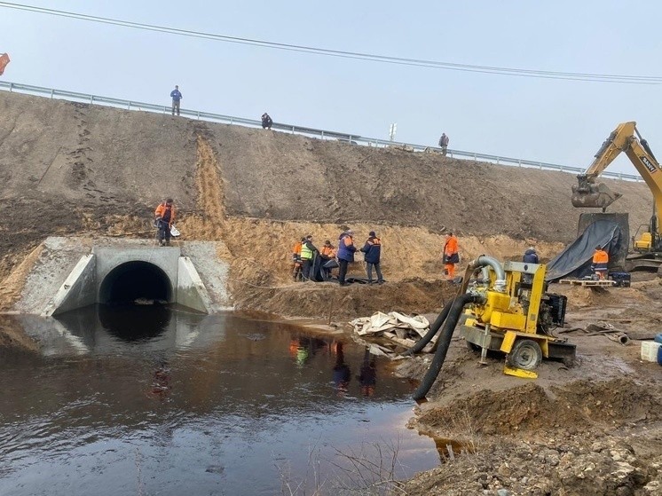 Подрядчик просит помощи в поиске информации о размыве насыпи у деревни под Тверью