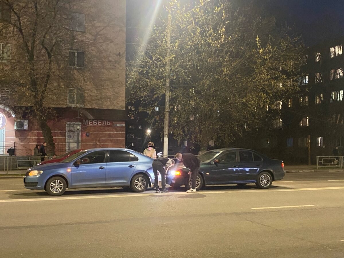 В Заволжском районе Твери столкнулись две иномарки