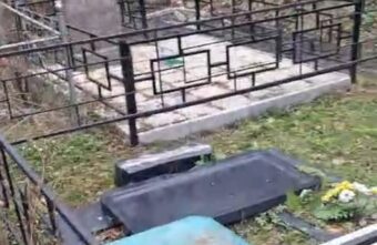 В Тверской области вандалы и ветер разгромили кладбище В Тверской области вандалы и ветер разгромили кладбище