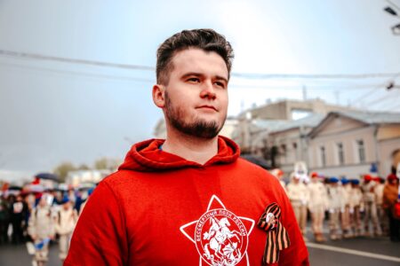 В целях безопасности в России отменили очный формат шествия «Бессмертного полка»