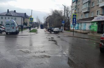 5-летний мальчик попал под колёса машины на зебре в Тверской области 5-летний мальчик попал под колёса машины на зебре в Тверской области