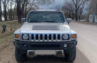 В Тверской области велосипедист упал на Hummer