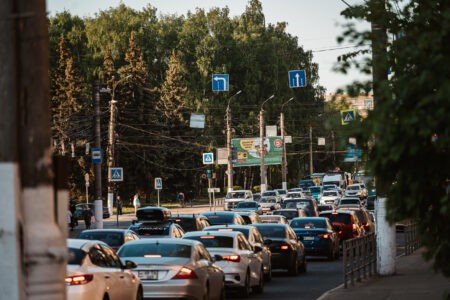 Изображение российского флага станет обязательным на автомобильных номерах