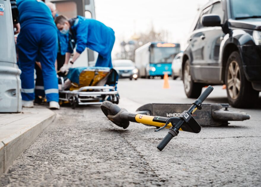 Операторы кикшеринга увеличили штрафы для самокатчиков до 150 тысяч рублей