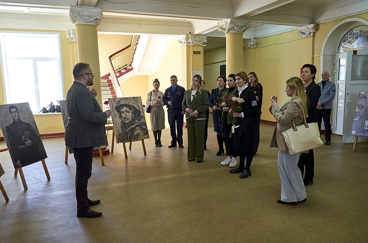 В Твери открылась выставка «Уголь Земли Русской», посвящённая участникам спецоперации