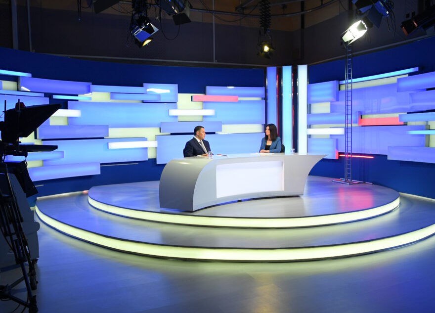 Поездка в Ржев, Морозовский городок и День Победы: Игорь Руденя ответил на актуальные вопросы в прямом эфире