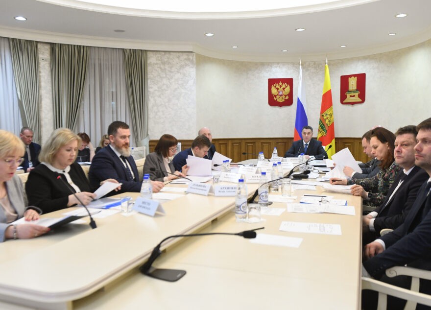 В больницы Тверской области поставят новое оборудование, а в медколледжах проведут ремонты