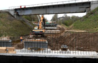 Игорь Руденя проинспектировал капитальный ремонт моста через реку Большая Лоча