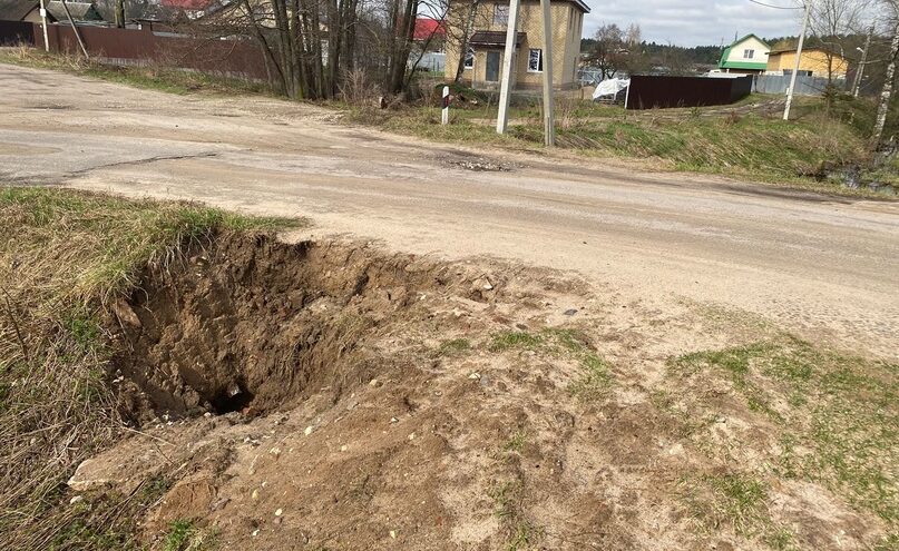 На мосту под Тверью можно «провалиться сквозь землю»