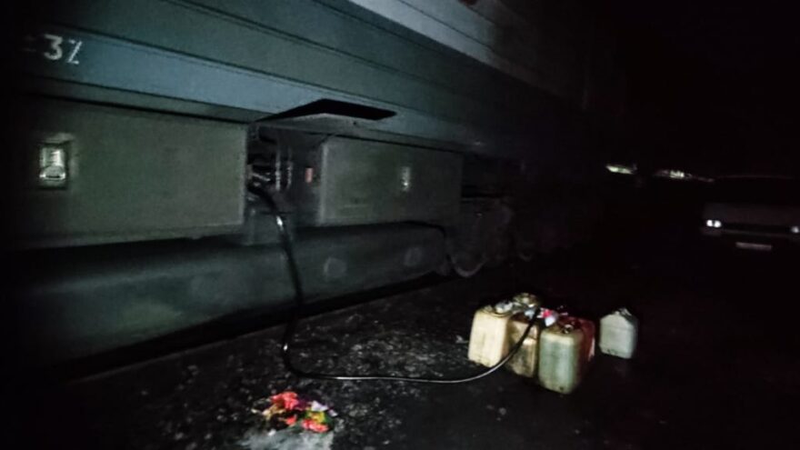 В Тверской области поймали с поличным железнодорожников, воровавших топливо В Тверской области поймали с поличным железнодорожников, воровавших топливо