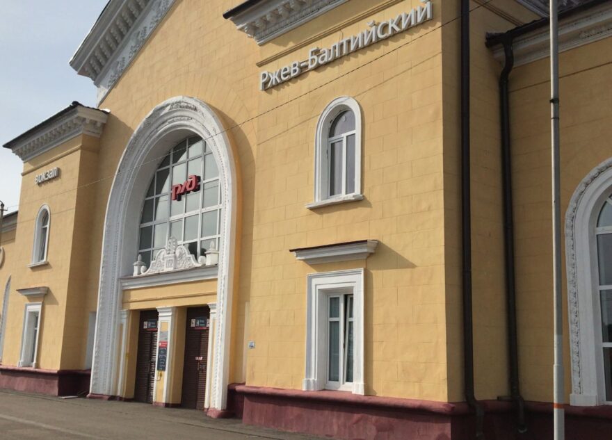 В Тверской области мужчина обругал всех пассажиров поезда