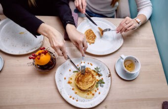 Врач назвал главную причину боли в животе после еды Врач назвал главную причину боли в животе после еды