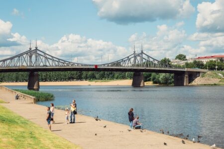 Эксперты выяснили, сколько россияне потратят денег на майские праздники