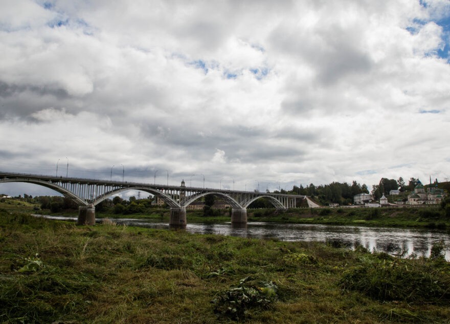 В Тверской области ограничат движение по мосту через Волгу