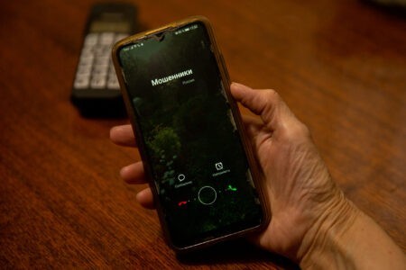 Мошенник убедил тверитянку передать «на хранение» 270 тысяч рублей Мошенник убедил тверитянку передать «на хранение» 270 тысяч рублей