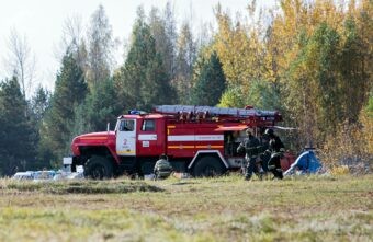 В Тверской области пожарные тушили полыхающую траву