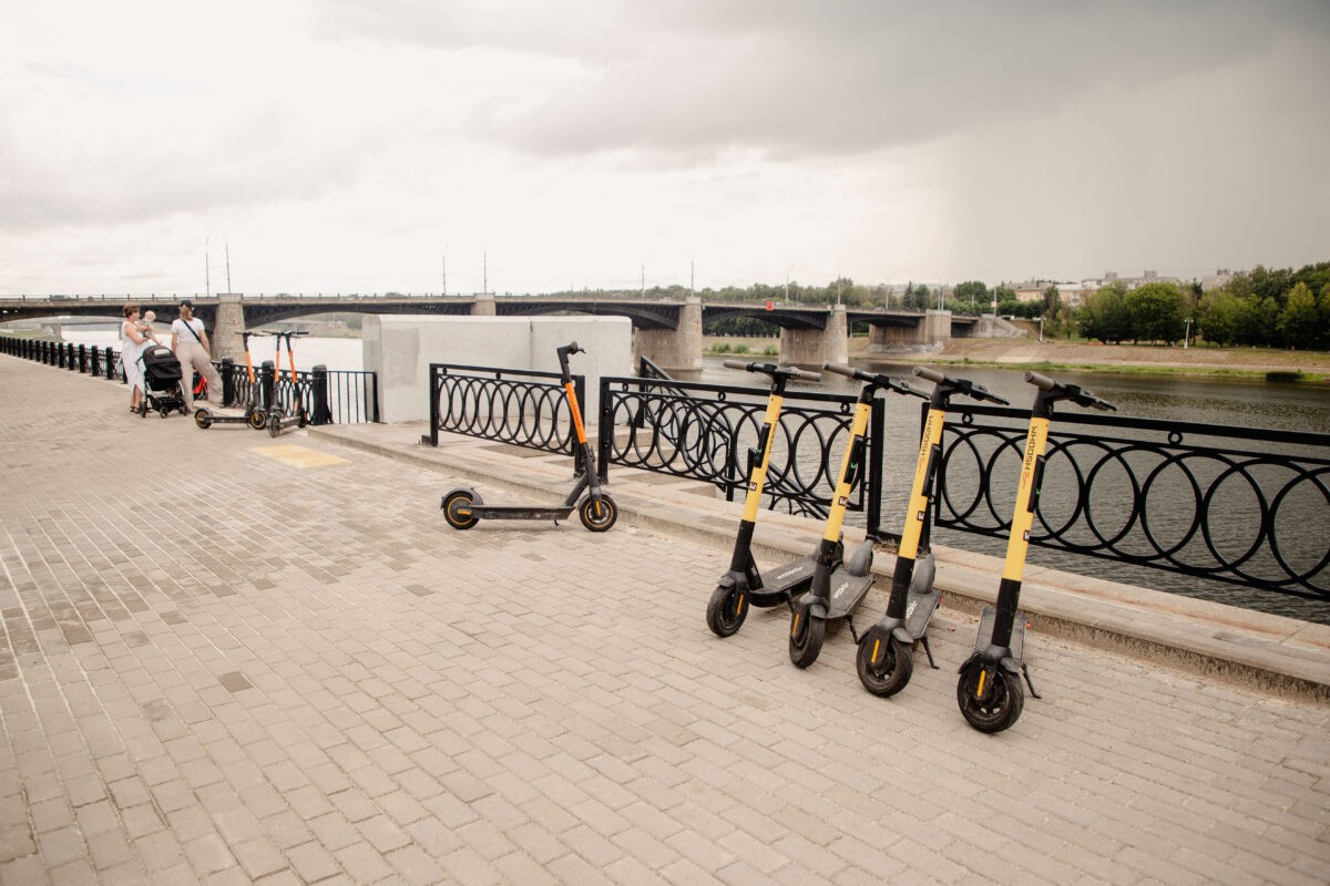 Эксперт рассказал, как не стать жертвой самокатчика в темное время