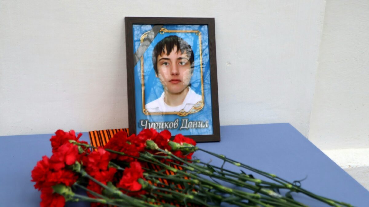 В Тверской области открыли мемориальную доску в честь погибшего в СВО Данилы Чурикова В Тверской области открыли мемориальную доску в честь погибшего в СВО Данилы Чурикова