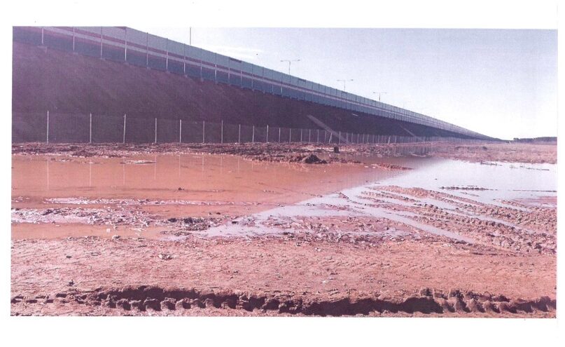 Строителей М-11 заставили убрать за собой мусор под Тверью