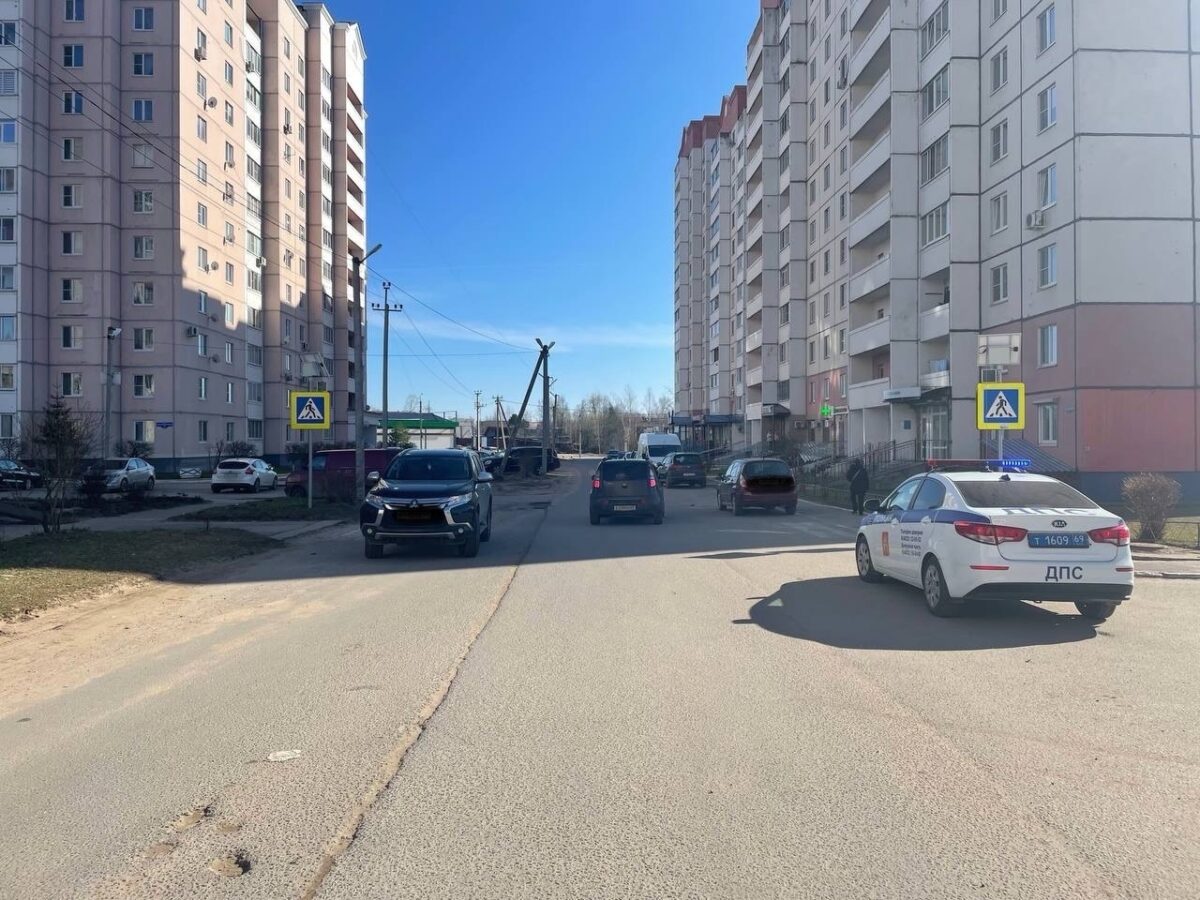 В Тверской области из-за водителя иномарки пострадала маленькая девочка