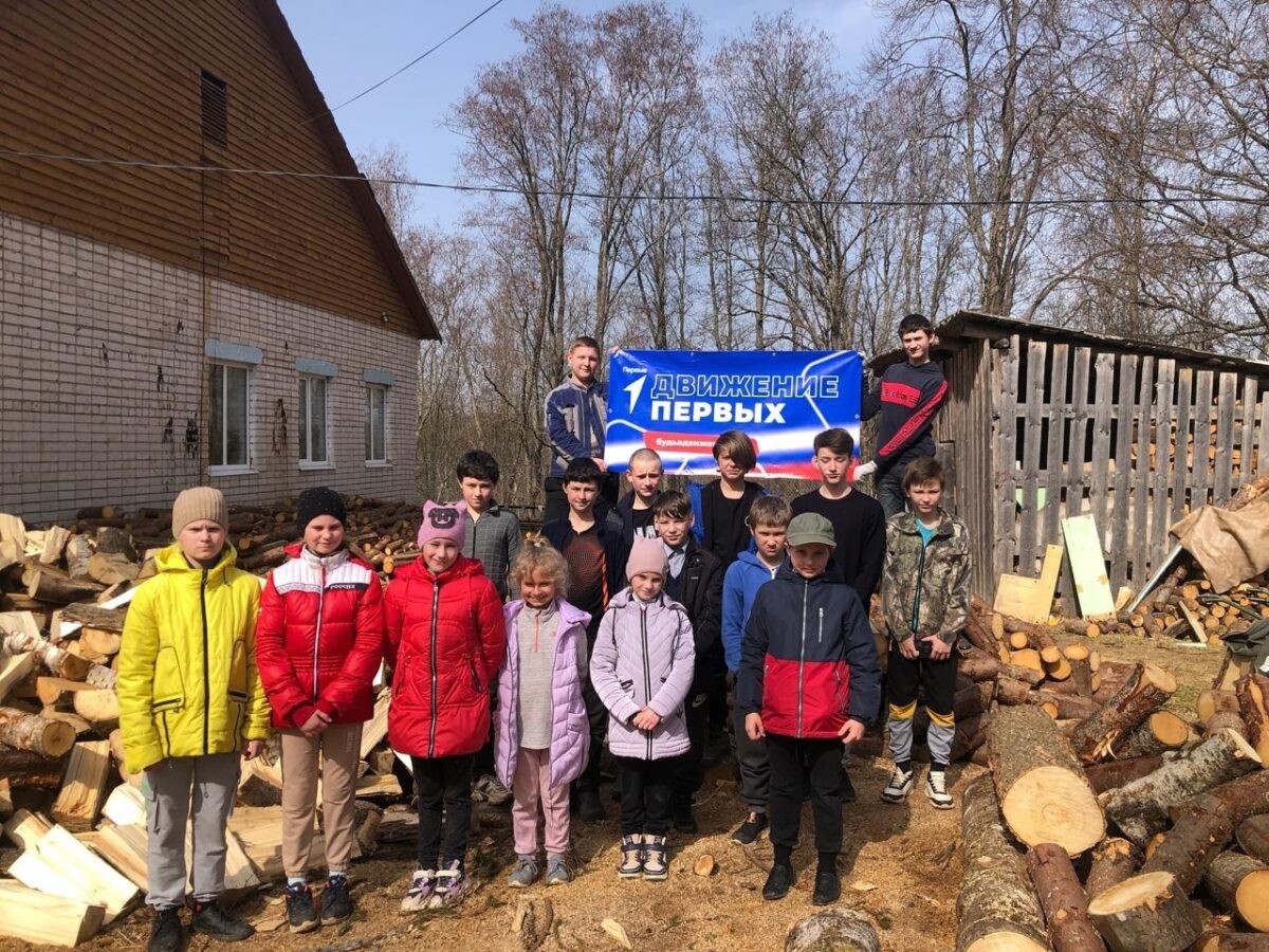 В Оленинском районе школьники вышли на субботник