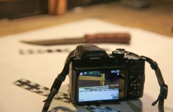 Житель Тверской области убил знакомого ножом и угрожал его подруге