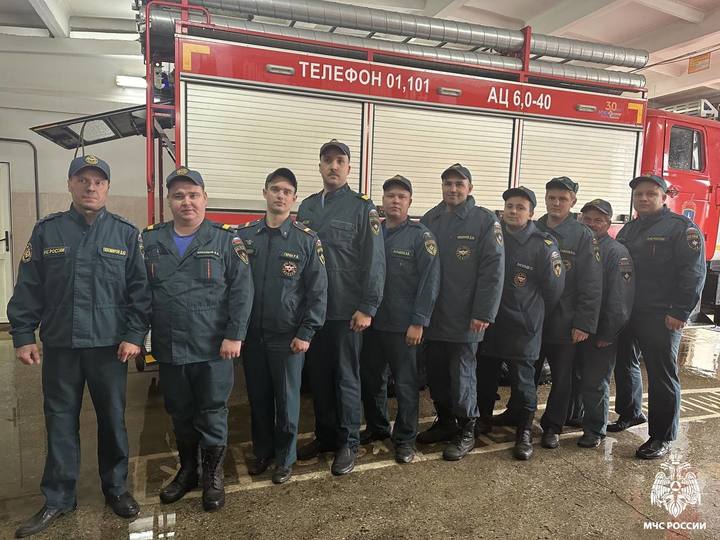 В Тверской области пожарные спасли из огня женщину и ребенка