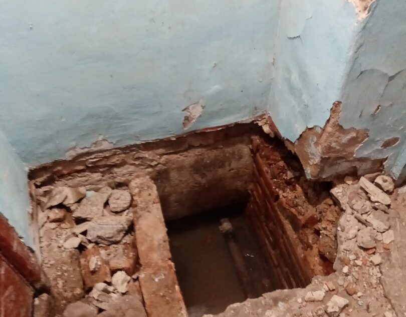 В подъезде дома в Тверской области «открылся портал» в подвал