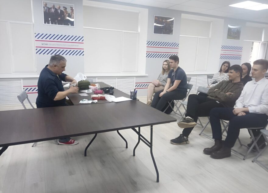 Активисты МГЕР и студенты приняли участие в уроке по тактической медицине