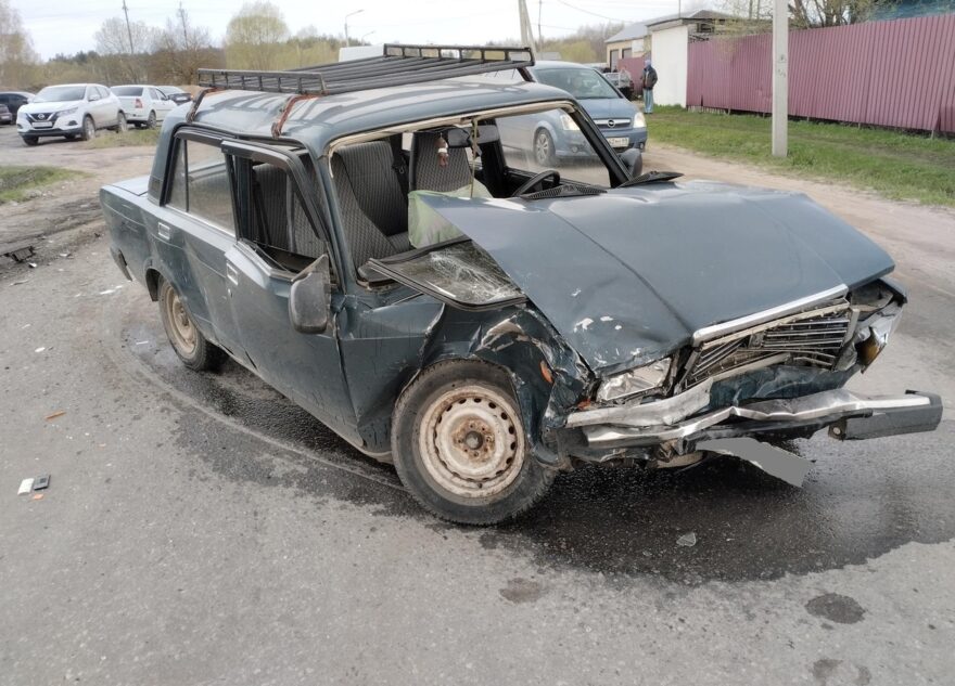 В Тверской области неудачный поворот привёл к ДТП с пострадавшим