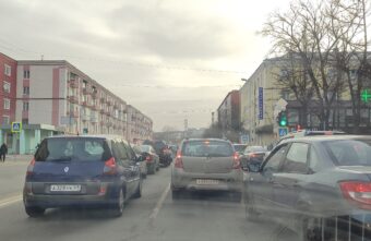 В Твери из-за перекрытия путепровода образовалась большая пробка В Твери из-за перекрытия путепровода образовалась большая пробка