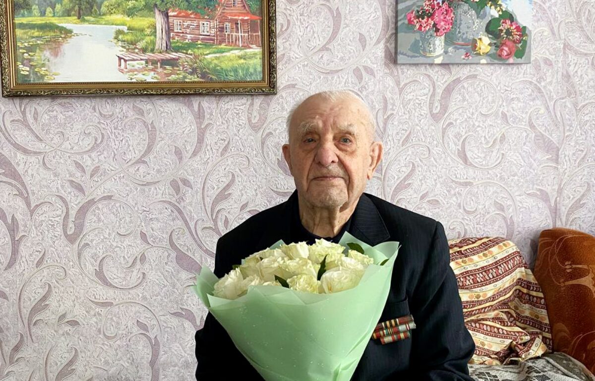 Участник Великой Отечественной войны Алексей Григорьев отмечает столетний юбилей