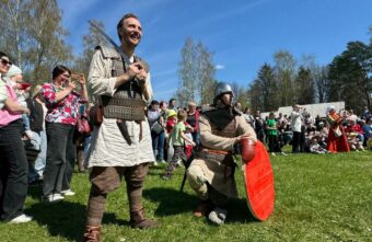 На фестивале в Тверской области бьются за древний Торжок