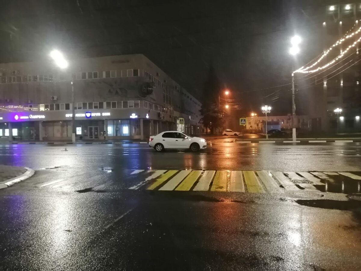 В Твери мужчину с серьезными травмами госпитализировали после аварии